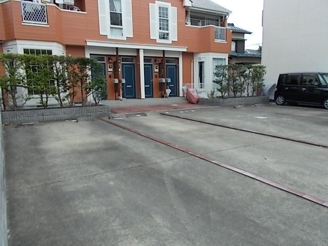 パークハイツいまいずみの駐車場