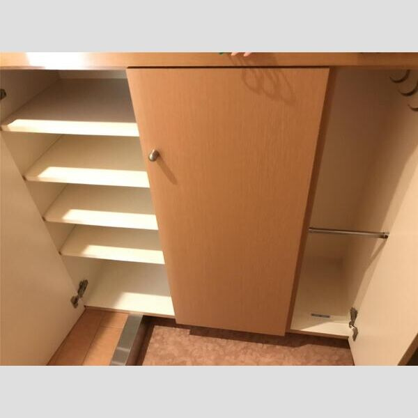 シャトー三和南車崎の玄関