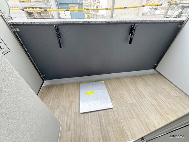 エスリード新大阪ザ・プレミアWEST　仲介手数料無料のバルコニー