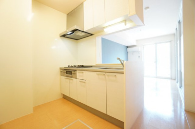 【居間・リビング】 | ラプリマさくら坂 | ※同物件・反転タイプの写真です。