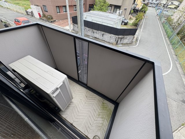 三田市上井沢のアパートのバルコニー