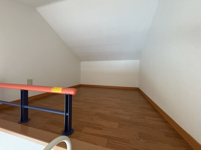 三田市上井沢のアパートの子供部屋