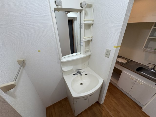 三田市上井沢のアパートの洗面所