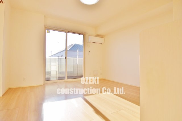 Geminiの居間・リビング|※間取り反転
写真は別部屋となります