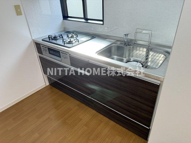 フレグランスタウン大槻Ｄのキッチン|小窓付きのキッチンスペース☆彡