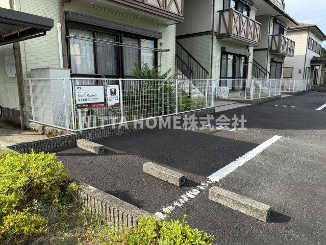 フレグランスタウン大槻Ｄの駐車場|敷地内駐車場に空きがあります＊