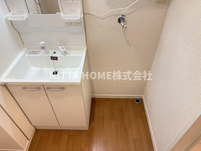 フレグランスタウン大槻Ｄの洗面所|室内洗濯機置き場です◎