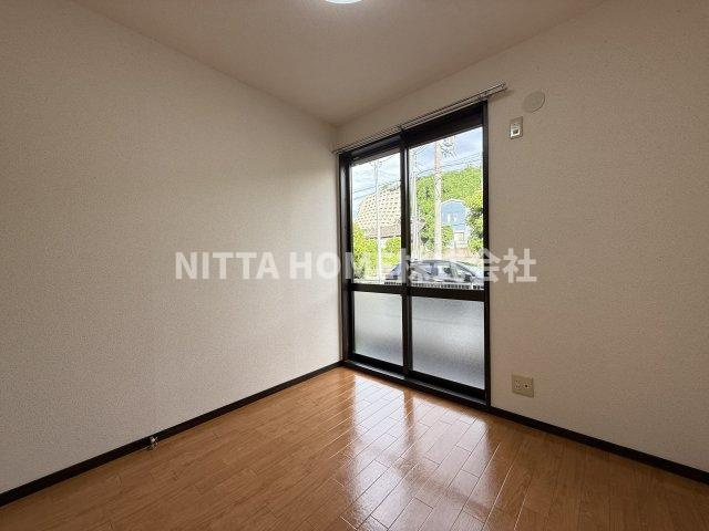 フレグランスタウン大槻Ｄの洋室|こちらは３．８帖の洋室◎寝室等にご使用できます☆彡