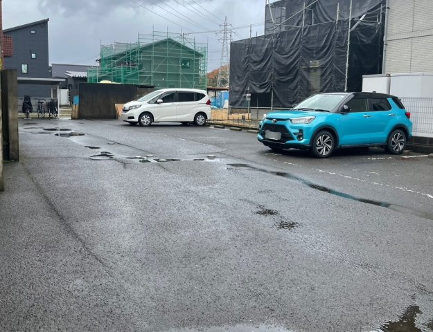 パセオ西谷の駐車場