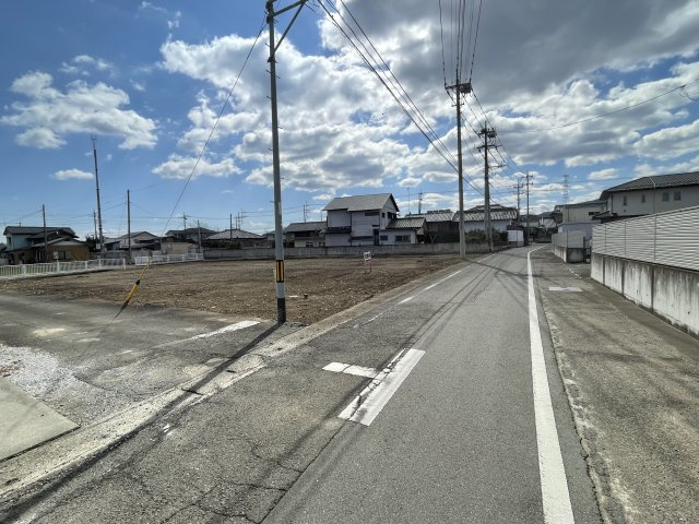 藤岡市東平井　土地990の前面道路含む現地写真