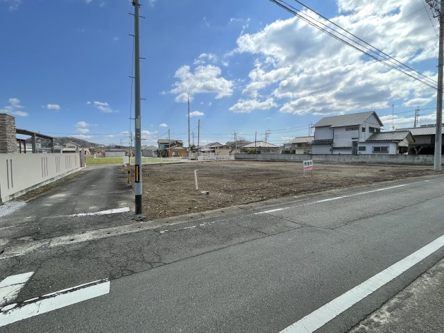 藤岡市東平井　土地990の前面道路含む現地写真