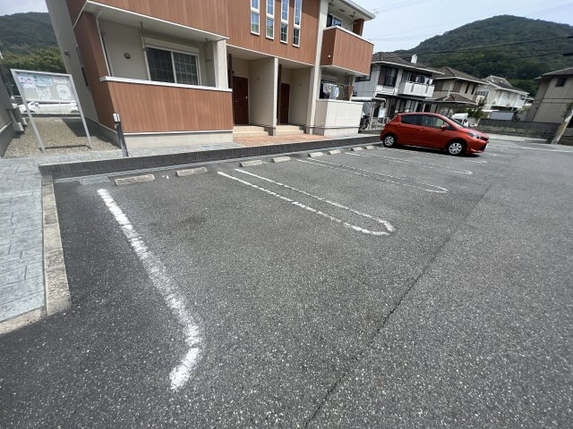 シン．シン．ハウスＡの駐車場