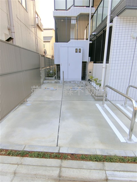 アイルルシェール羽田の駐車場|敷地内平置き駐車場　空き状況等詳細はお問合せください。