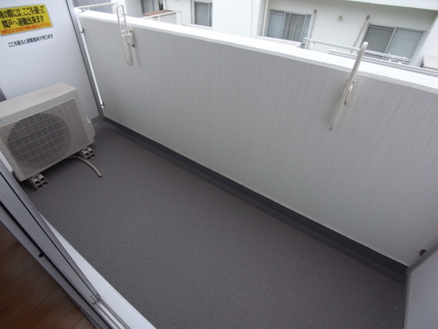 ダイドーメゾン岡本駅前のバルコニー