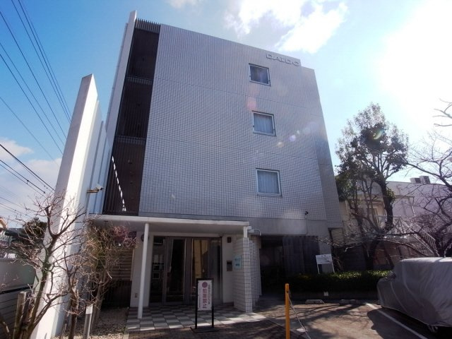 ダイドーメゾン岡本駅前の外観