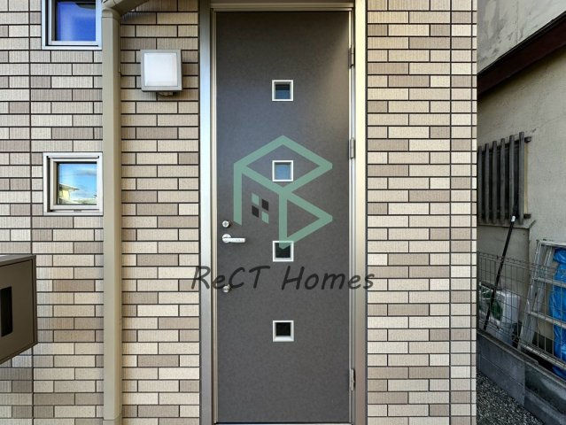 スリーハーモニーの玄関