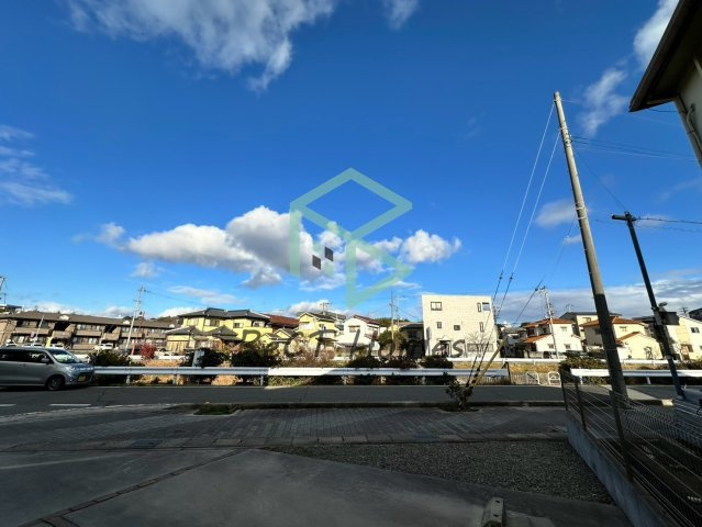 スリーハーモニーの駐車場