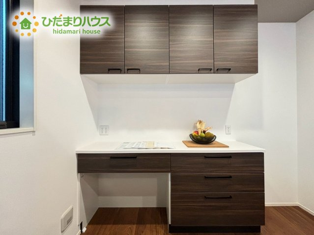 東松山市小松原町　未入 居住宅　タマタウン　02の収納|ママのことを考えた、ゆとりあるキッチンスペースで、お料理がもっと楽しくなっちゃいますね(^^♪
