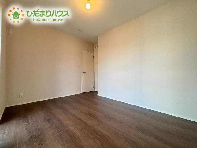 東松山市小松原町　未入 居住宅　タマタウン　02の内装|机にベットを置けば子供部屋の完成です！				
