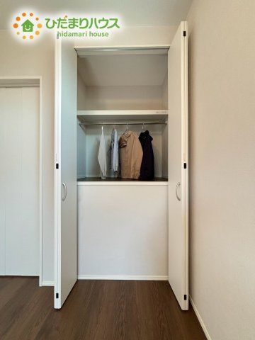 東松山市小松原町　未入 居住宅　タマタウン　02の収納|ハンガーパイプ付でお洋服の出し入れもラクラクです！					
