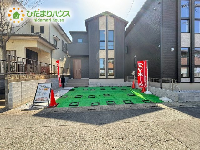 東松山市小松原町　未入 居住宅　タマタウン　02の駐車場|急な来客時にも安心な、並列駐車2台まで可能です(^^♪					
