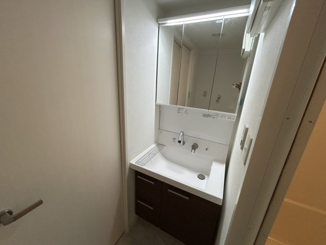 アーデンタワー立売堀の独立洗面台