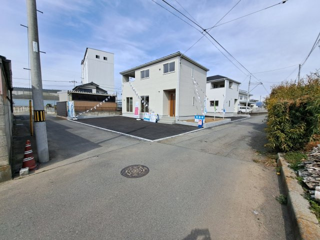 新築　みどり市大間々町大間々第11　クレイドルガーデン　2号棟の前面道路含む現地写真|現地写真　南側接道幅員約4ｍ　東側接道幅員約4ｍ