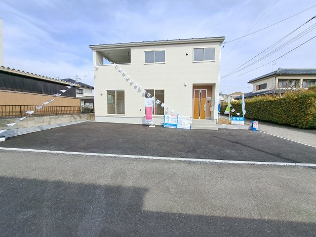 新築　みどり市大間々町大間々第11　クレイドルガーデン　2号棟の駐車場|現地写真　駐車スペースは建物南側に並列4台分可能です！