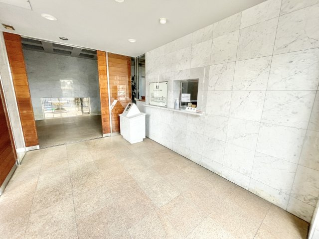 プラネスーペリア香里のエントランス|毎日通るエントランスはこのようになっています