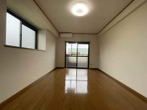 熊本市南区近見３丁目の賃貸マンションの居間・リビング
