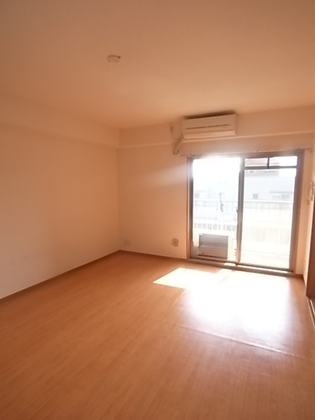 パレス東洋神戸５号館の居間・リビング