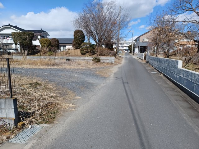 熊谷市小江川の売地の前面道路含む現地写真|東側約3.3ｍ公道に約15.9ｍ接する