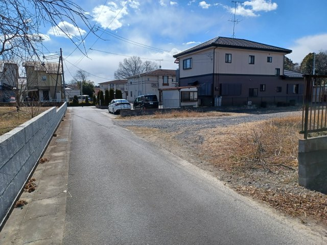 熊谷市小江川の売地の前面道路含む現地写真|東側約3.3ｍ公道に約15.9ｍ接する