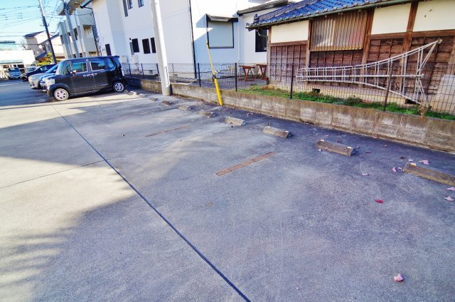 ラエティティアの駐車場