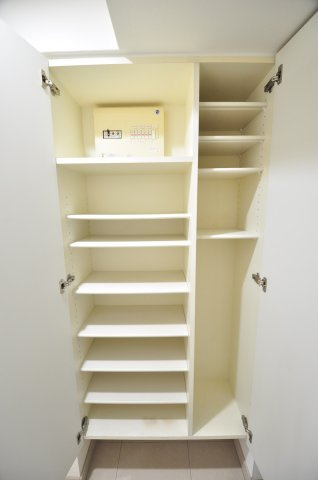 大阪市都島区東野田町１丁目の賃貸マンションの玄関