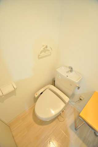 大阪市都島区東野田町１丁目の賃貸マンションのトイレ