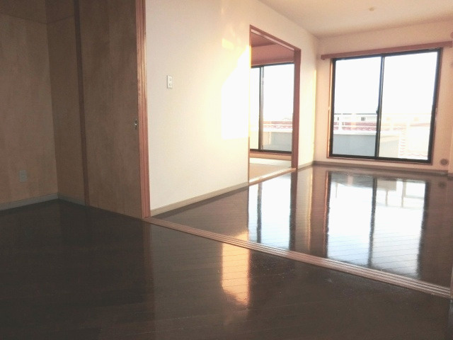 さいたま市南区根岸３丁目の賃貸マンションの居間・リビング|※別号室の参考写真です。