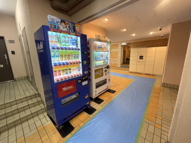 ルネ須磨のエントランス|自動販売機が設置されています