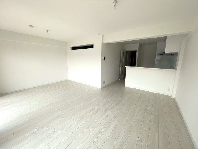 ルネ須磨の居間・リビング|ゆったり過ごせるリビングです