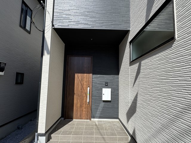 流山市加１丁目新築戸建【流山北小学校：2分】のエントランス|エントランス・玄関ポーチ