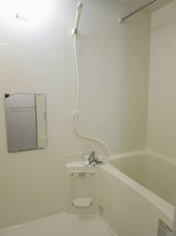 レオパレスフロラシオンⅡの浴室