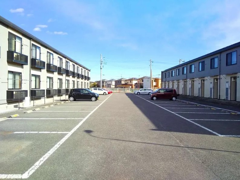 レオパレスフロラシオンⅡの駐車場