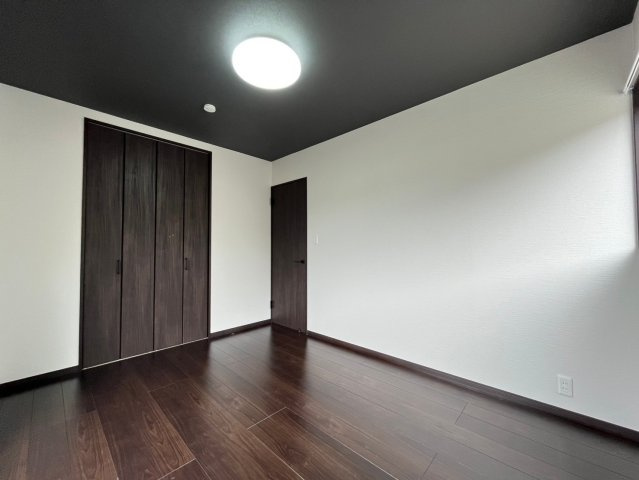 古麓町戸建ての洋室