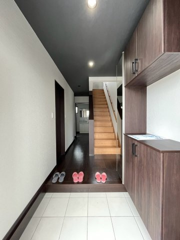 古麓町戸建ての玄関