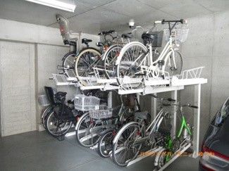 【その他共用部分】 | 建物内に、専用駐車場があります。