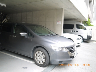 【駐車場】 | 便利なビルトイン駐車場があります。