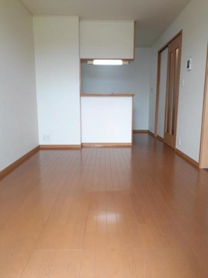 【居間・リビング】 | Ｒｉｖｅｒ　ｓｉｄｅ　Ｂｅｌｌ | こちらの居間で趣味の時間をお楽しみください