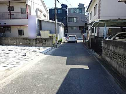 広島市南区堀越3丁目　新築一戸建ての前面道路含む現地写真