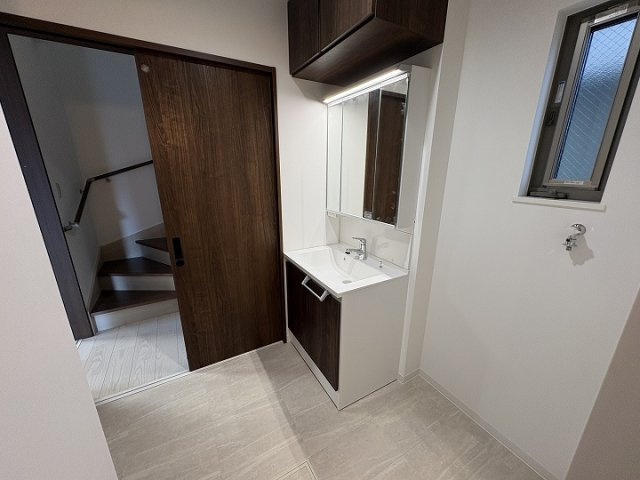 広島市南区堀越3丁目　新築一戸建ての独立洗面台