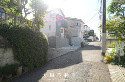 【前面道路含む現地写真】 | 座間市立野台2丁目　新築戸建て　全１棟【仲介手数料無料】